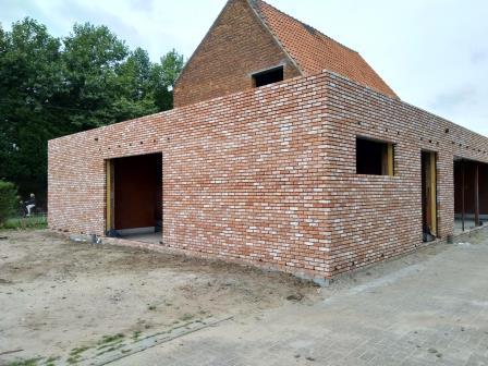Wachten op het buitenschrijnwerk