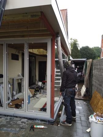 Plaatsing van het buitenschrijnwerk Plaatsing van het buitenschrijnwerk
