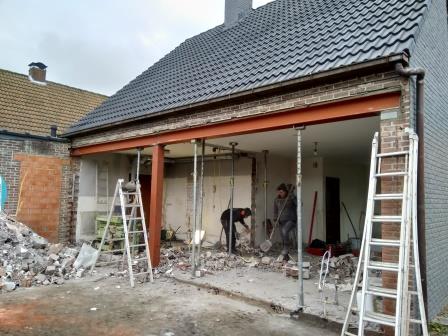 De veranda & de achtergevel zijn afgebroken De veranda & de achtergevel zijn afgebroken